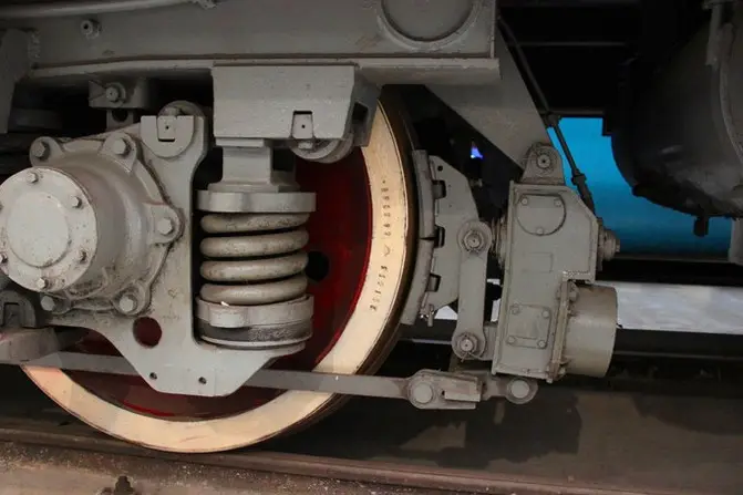 火车是如何刹车的？