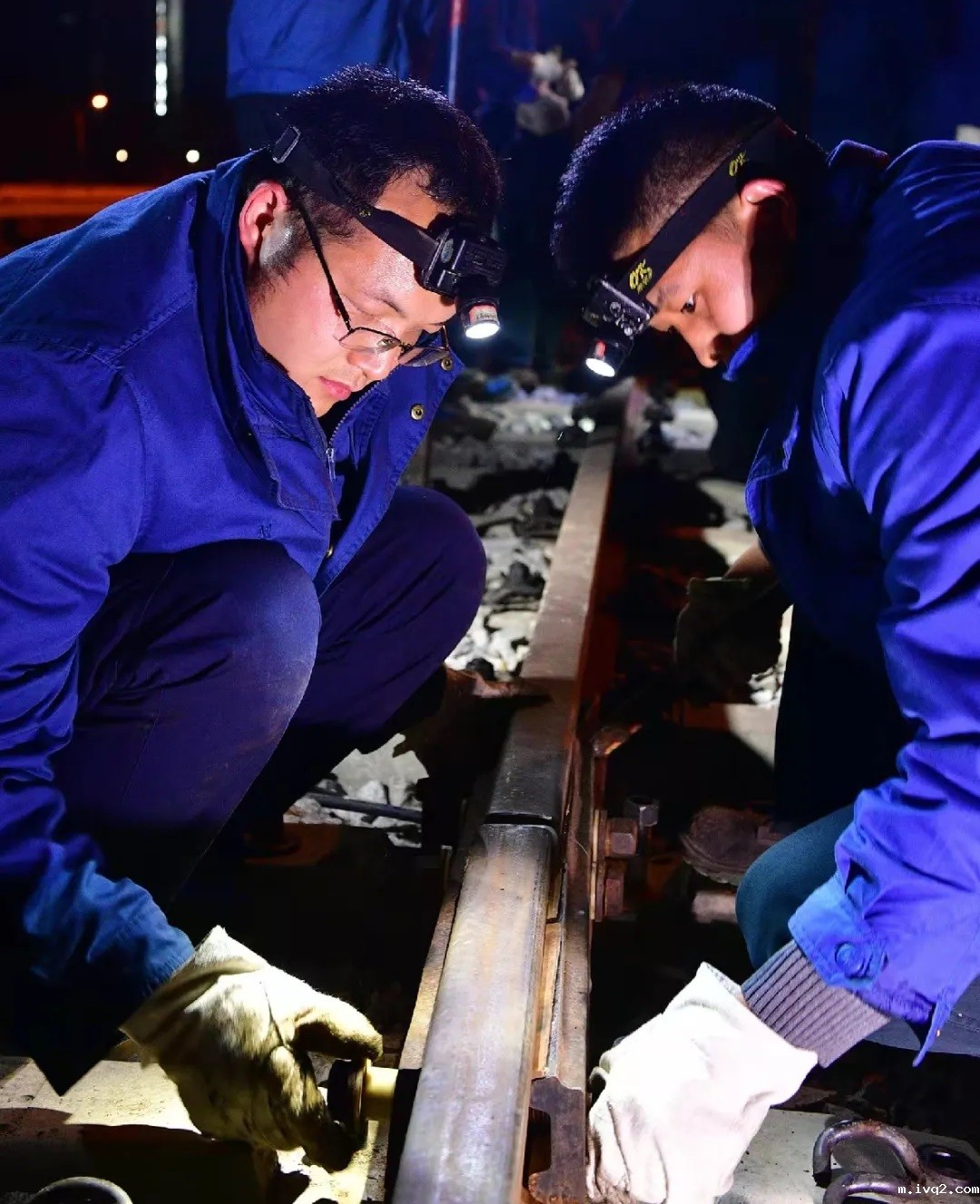 1700012904103599.jpg 钢轨换铺