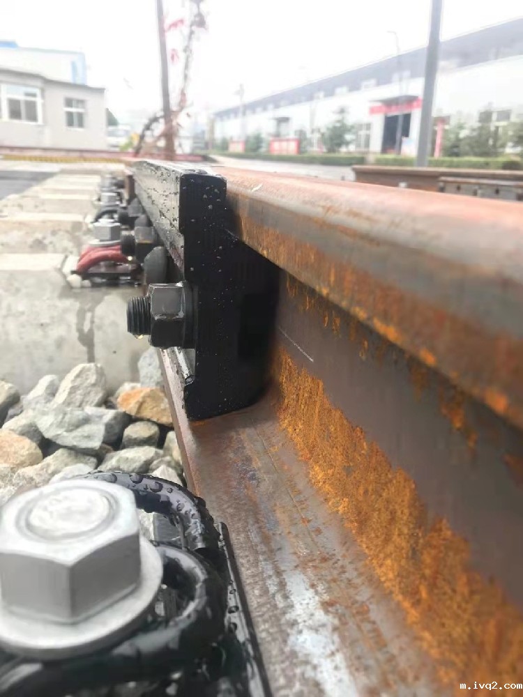 安装鱼尾板轨道夹板的注意事项